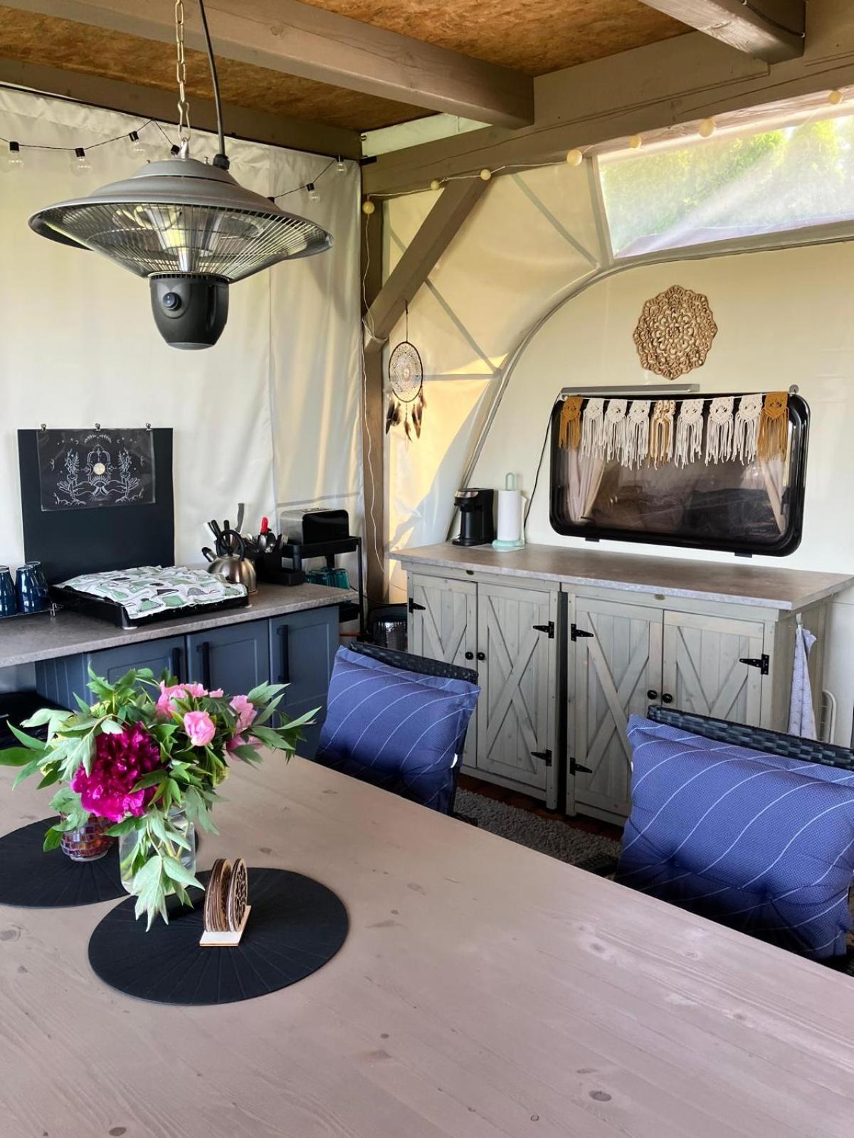 Glamping Karavan U Konopiste Chrastany  Buitenkant foto