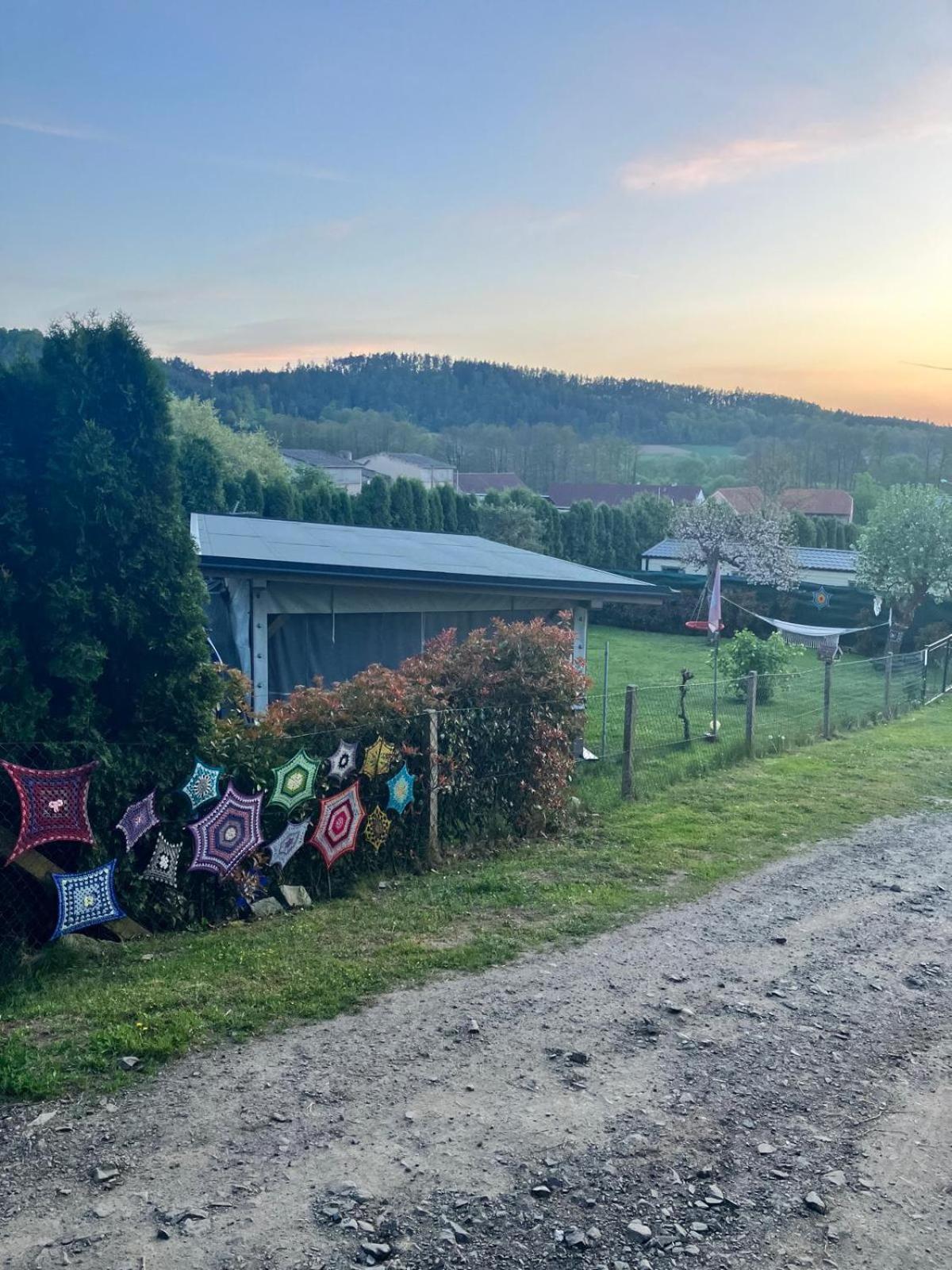 Glamping Karavan U Konopiste Chrastany  Buitenkant foto