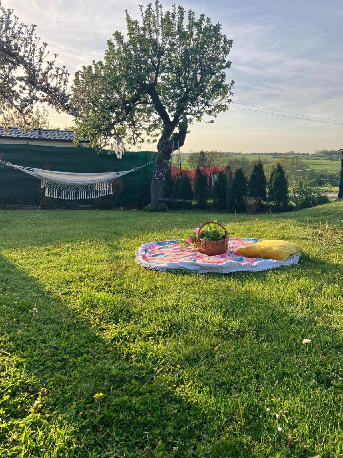 Glamping Karavan U Konopiste Chrastany  Buitenkant foto